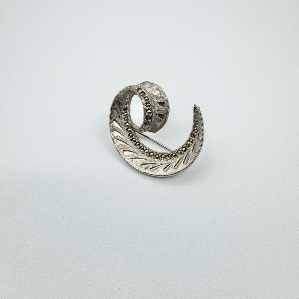 Vintage Sphinx Silver Marcasite Boucher Swirl Brooch Pin